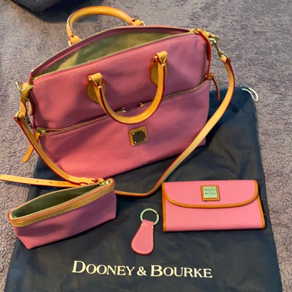 Dooney and Bourke bag with matching accessories